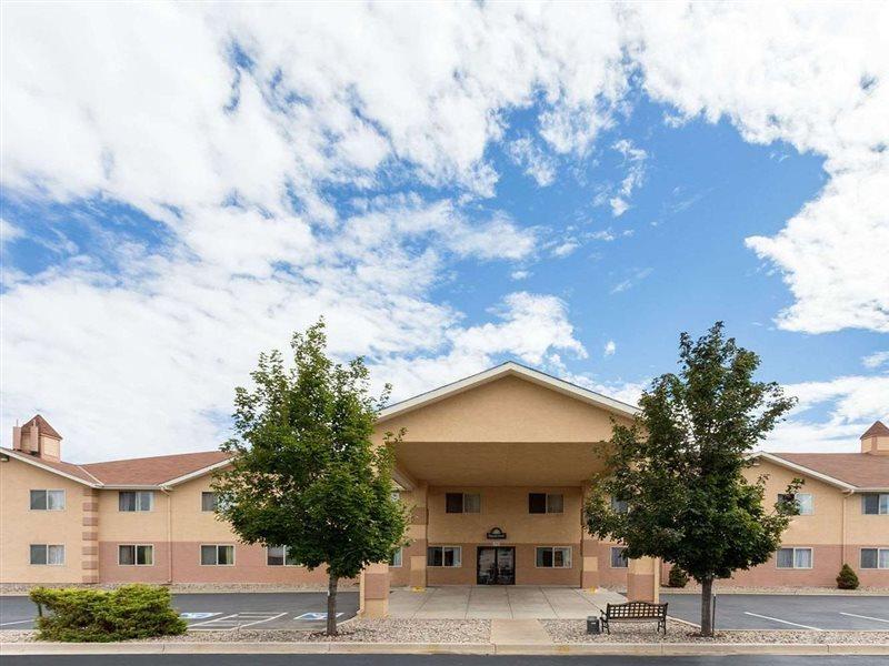 Days Inn By Wyndham Colorado Springs Airport Dış mekan fotoğraf