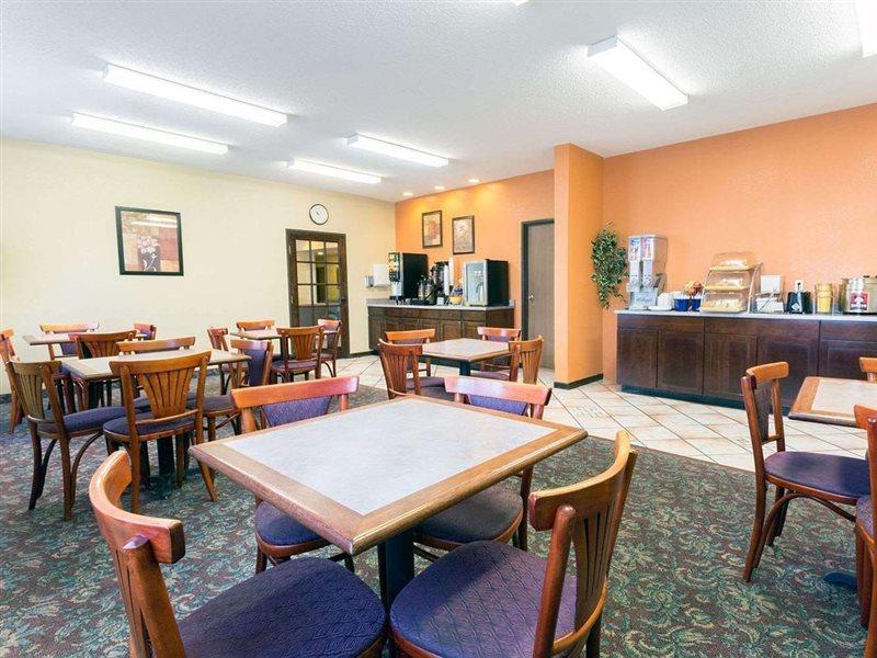 Days Inn By Wyndham Colorado Springs Airport Dış mekan fotoğraf