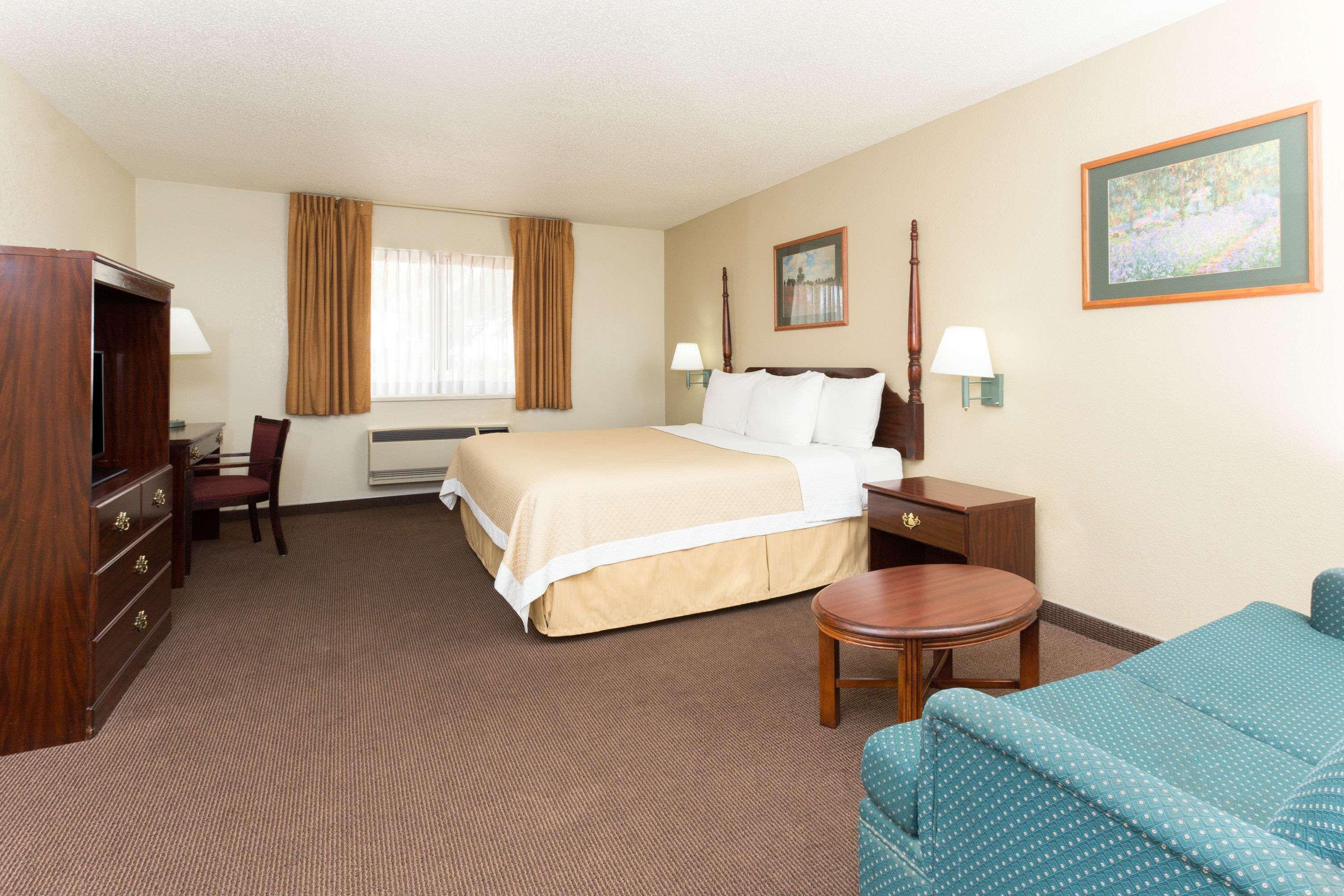 Days Inn By Wyndham Colorado Springs Airport Dış mekan fotoğraf
