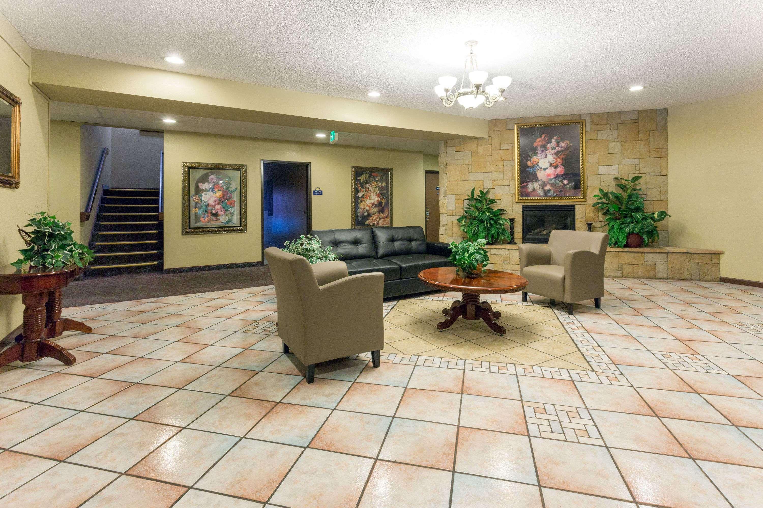 Days Inn By Wyndham Colorado Springs Airport Dış mekan fotoğraf