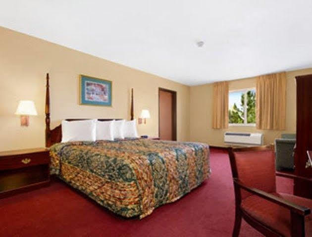 Days Inn By Wyndham Colorado Springs Airport Dış mekan fotoğraf